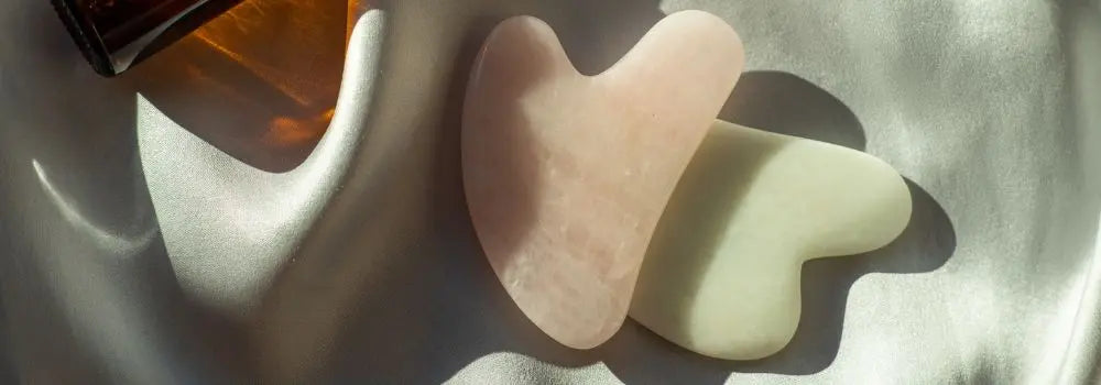 Gua Sha visage : bienfaits, techniques et erreurs à éviter - Zelia Paris