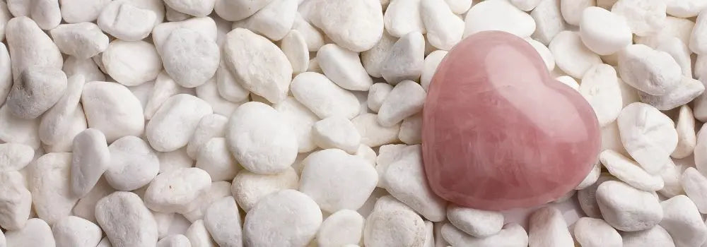Quelle pierre pour attirer l’amour ? 5 cristaux qui ouvrent le cœur - Zelia Paris