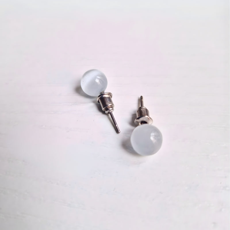 Puces d’oreilles  Œil de Chat : Intuition et protection